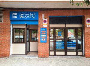 Situados en puntos clave de Valencia (Camino Nuevo de Picanya y en el corazón de Patraix), nuestras instalaciones ofrecen una gran ventaja logística frente al saturado centro de la ciudad: una movilidad fluida y facilidad de aparcamiento para ti y tus clientes.